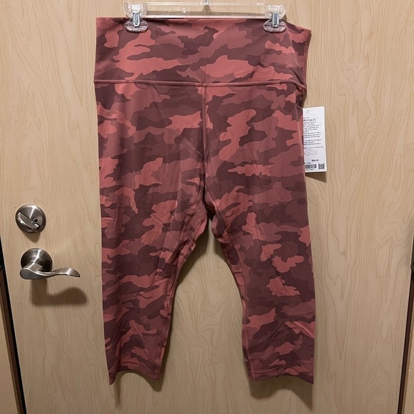 NWT lululemon align HR crop 21” - Picture 3 of 4